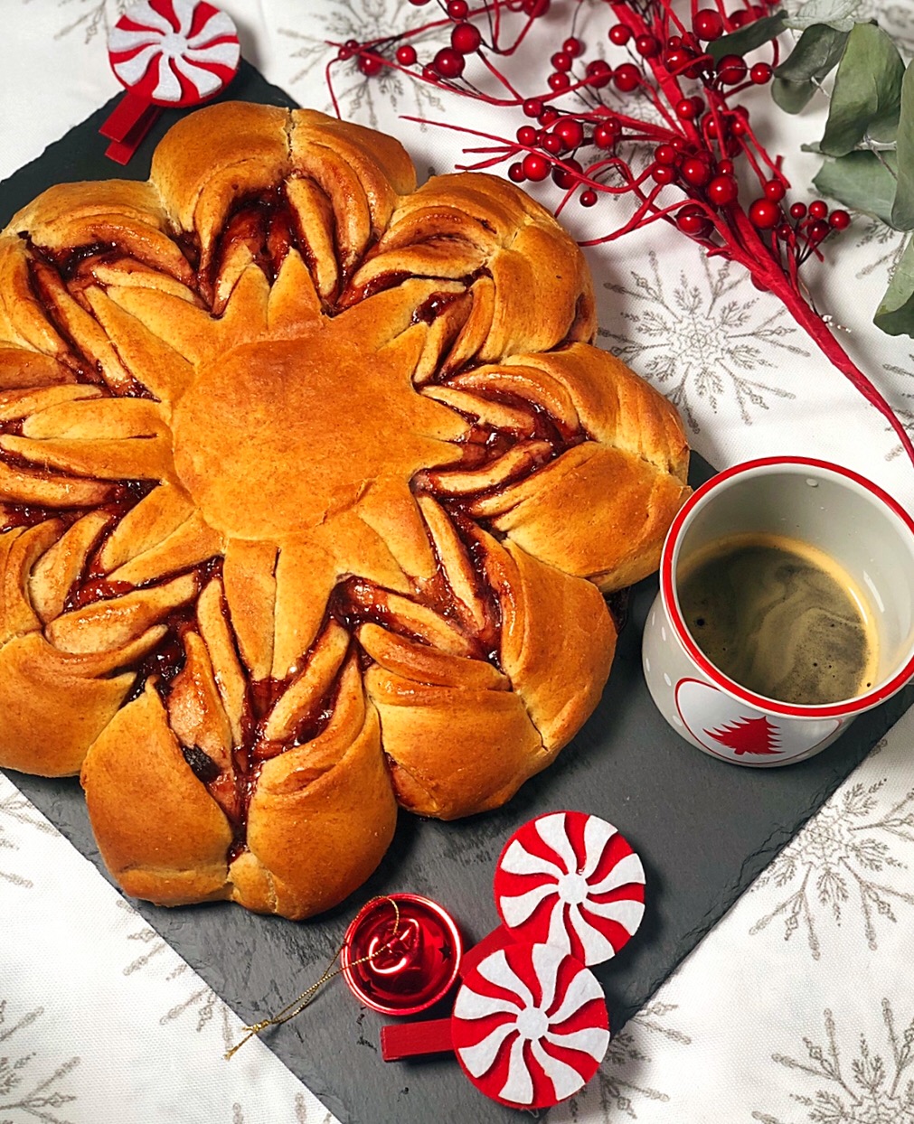 Stella Di Natale Ricetta.Stella Di Brioches Semi Integrale Alla Marmellata Di Ciliege Ricetta Vegetariana Paccheri A Merenda